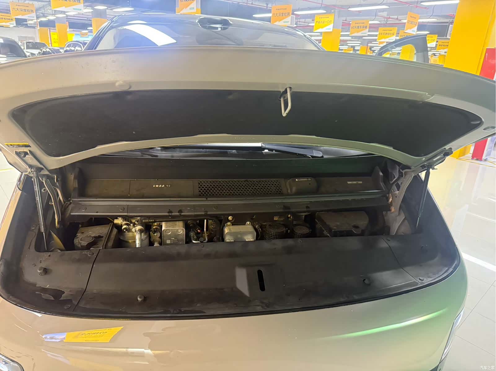 Li Auto MEGA, 2025 6