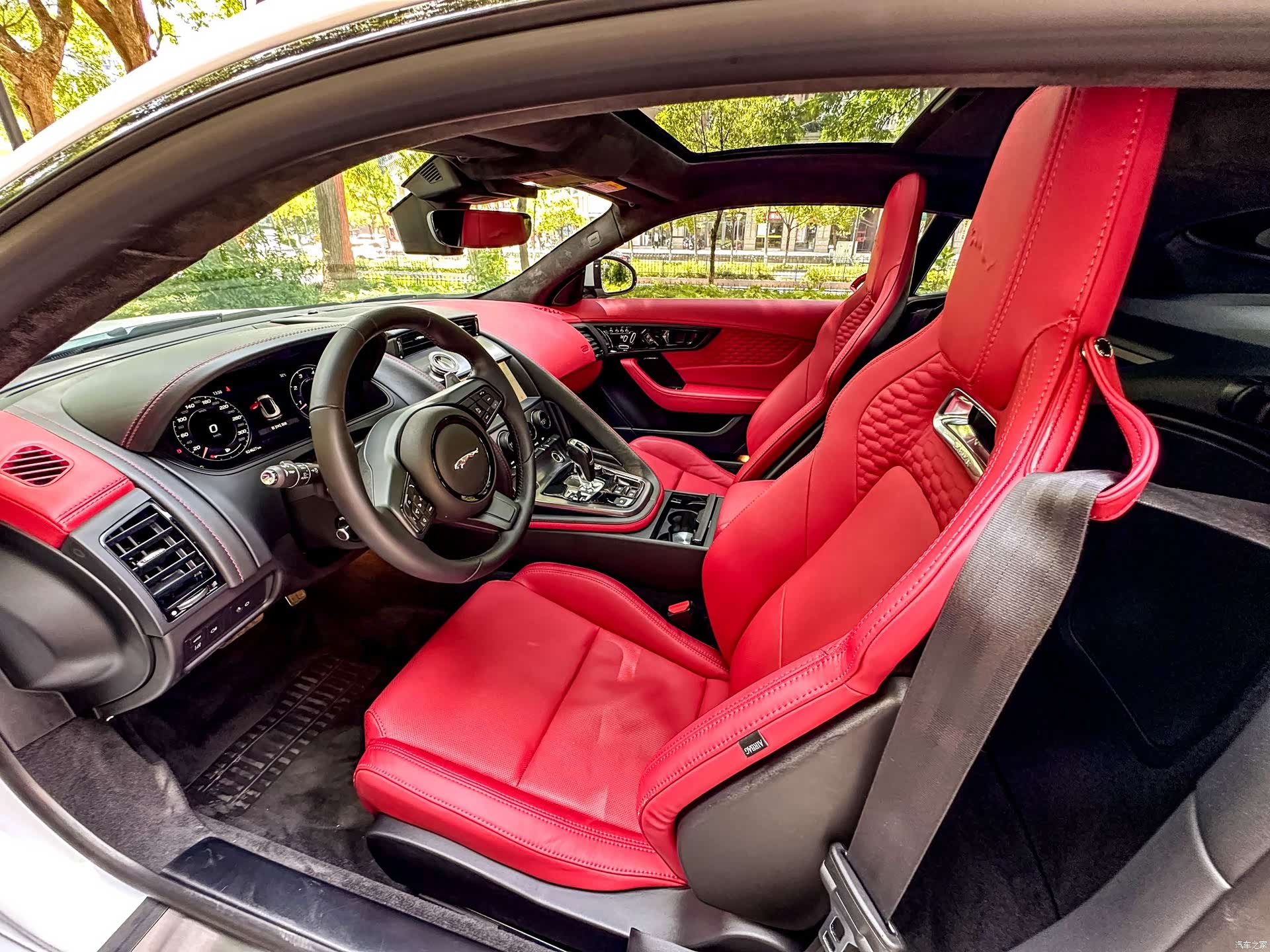 Jaguar F-TYPE, 2025 7