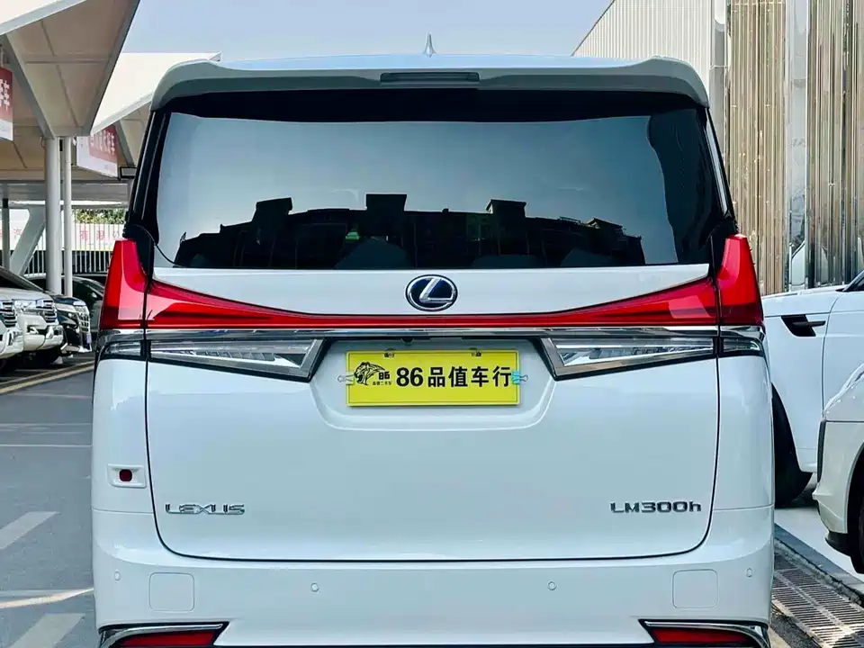 Lexus LM