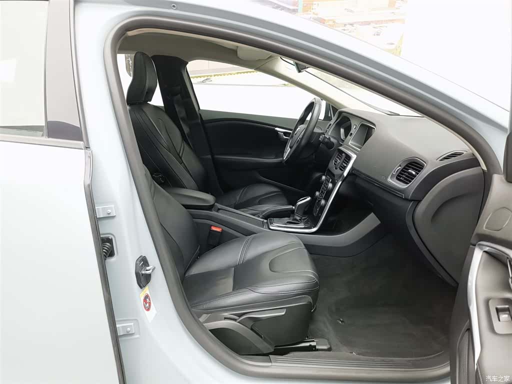 Volvo V40, 2018 23