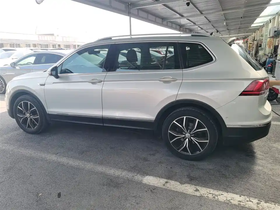 Volkswagen Tiguan L