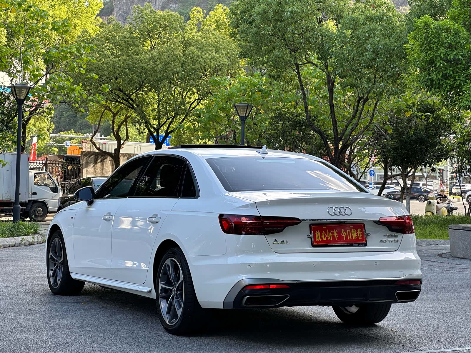 Audi A4L, 2021 все фото