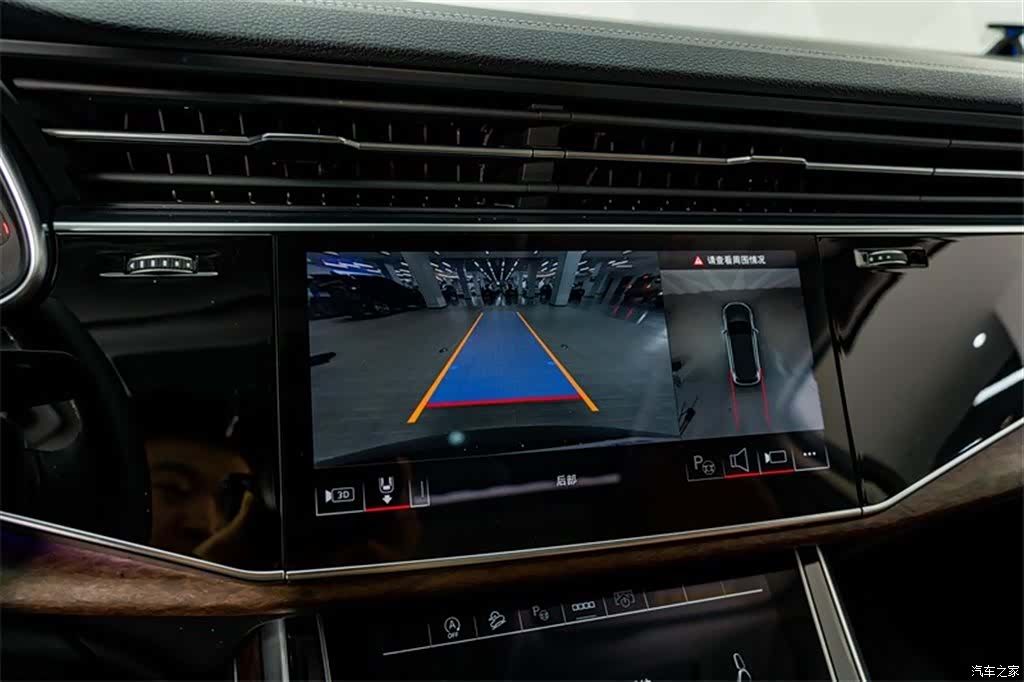 Audi Q7, 2024 9
