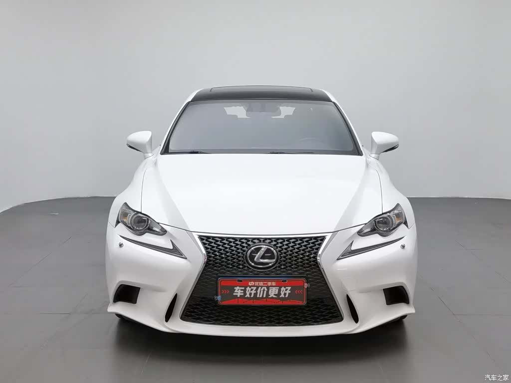 Lexus IS, 2016 3