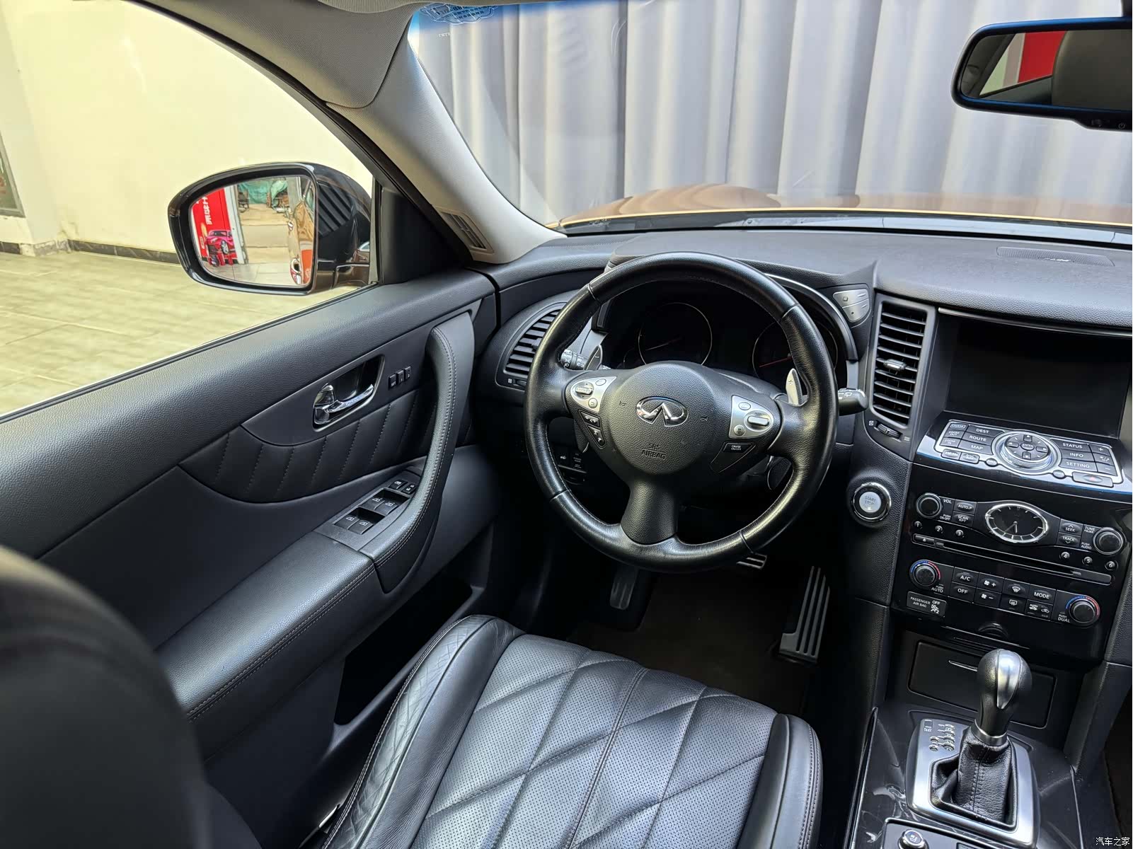 Infiniti FX35, 2011 12