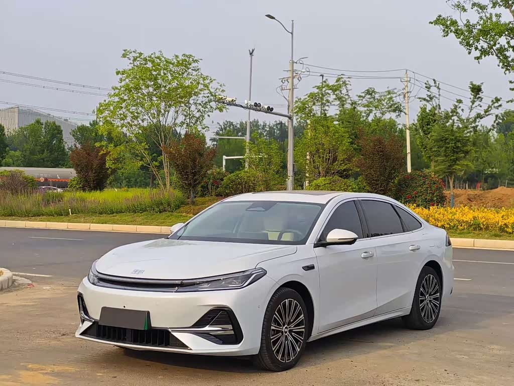 Geely Galaxy A7 EM