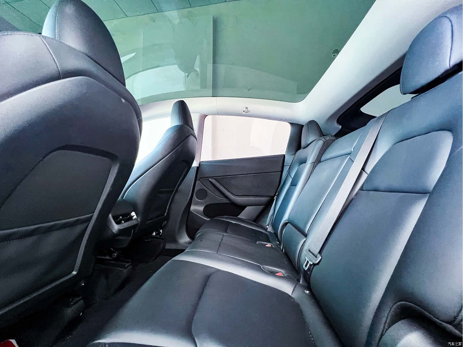Tesla Model Y, 2024 6