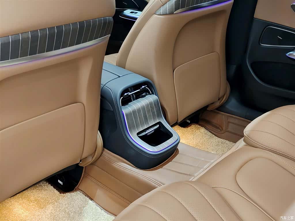 Mercedes-Benz E-Class, 2024 9
