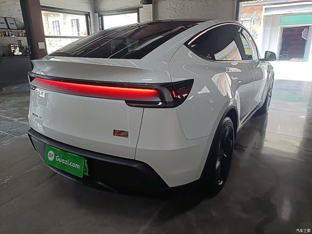 Tesla Model Y, 2025 7