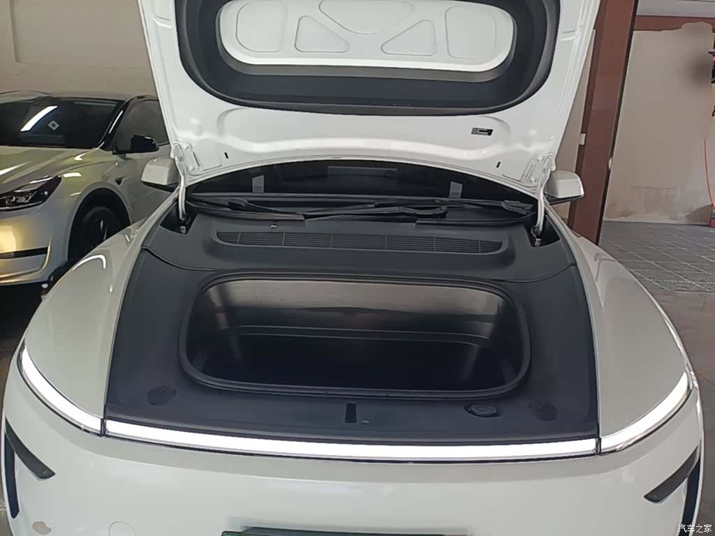 Tesla Model Y, 2025 20