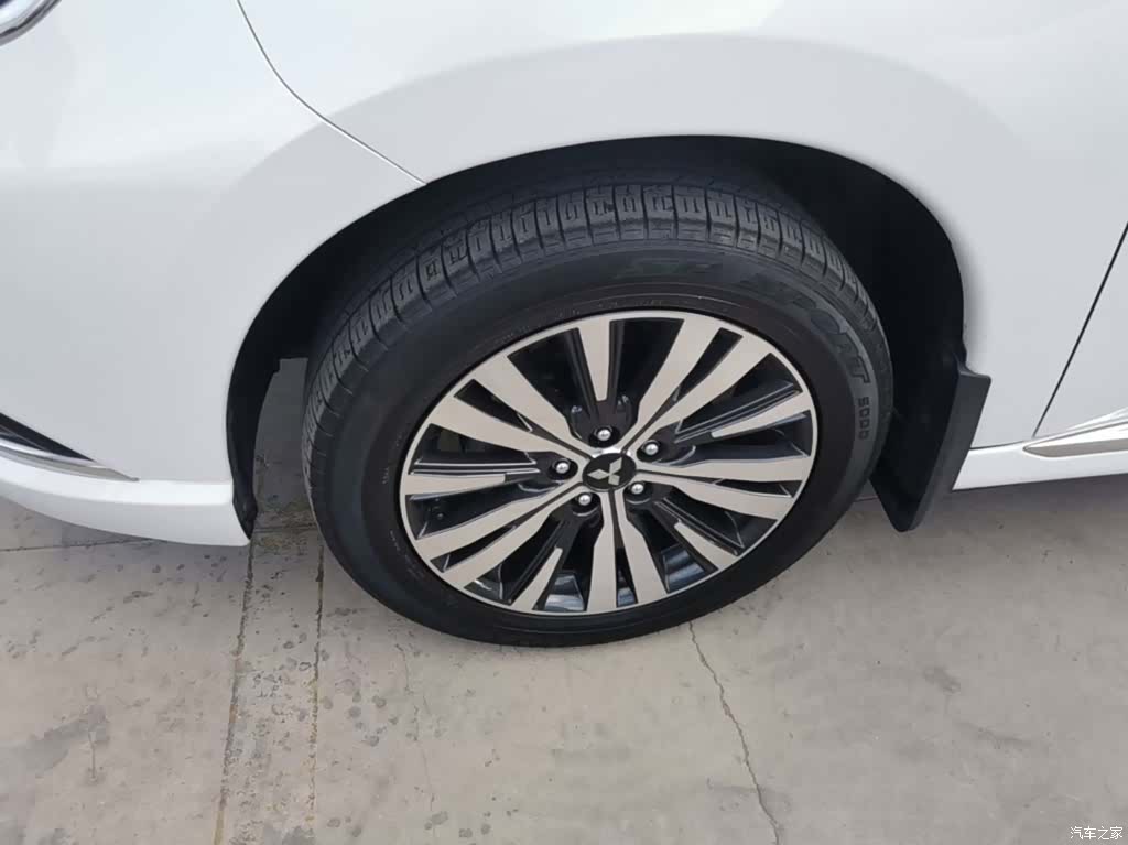Mitsubishi Outlander, 2022 23