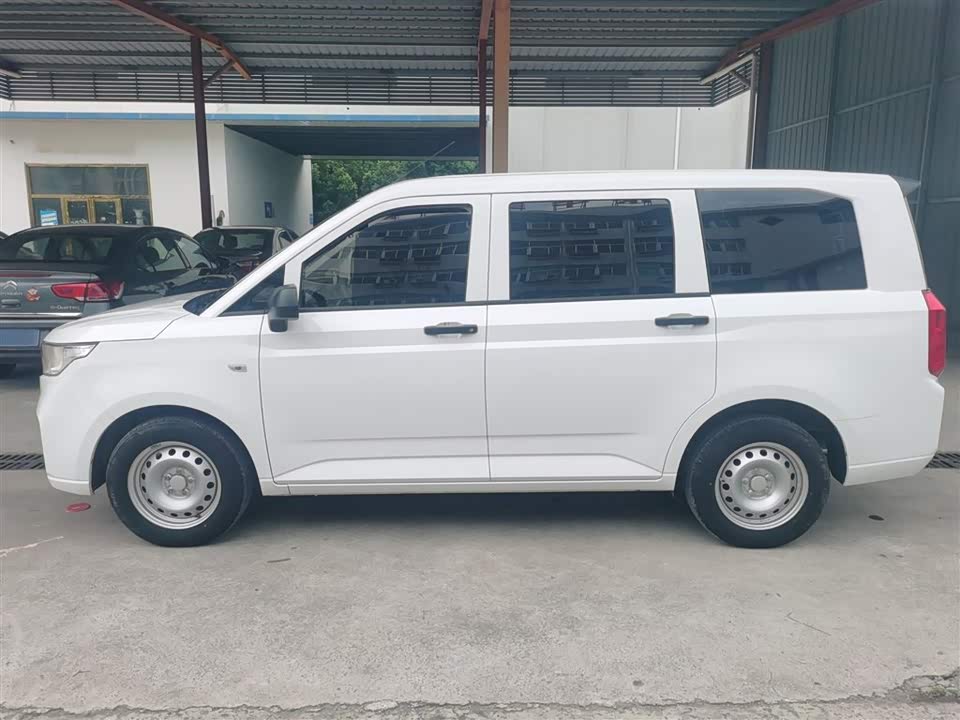 Wuling Wuling Hongguang PLUS