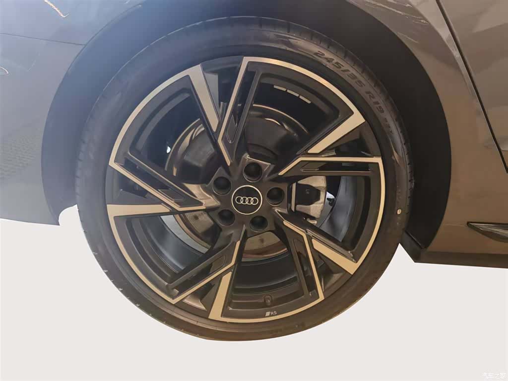 Audi A4L, 2024 9