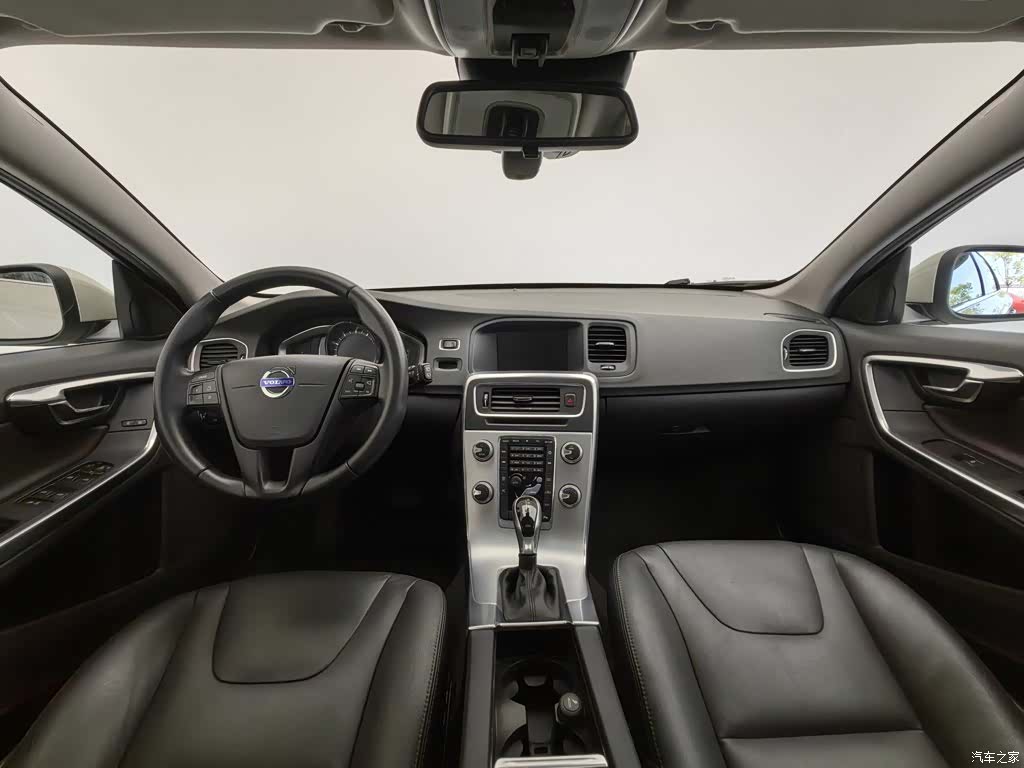 Volvo V60, 2017 все фото