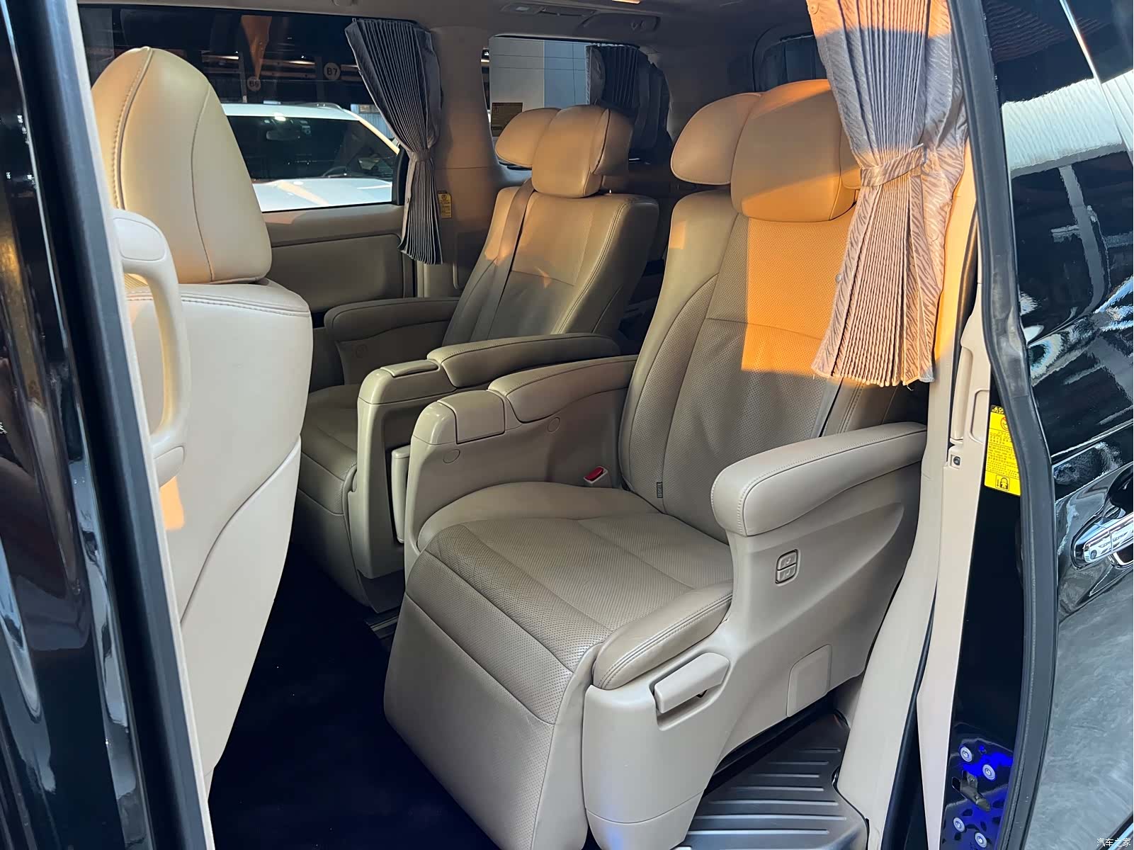 Toyota Alphard, 2012 7