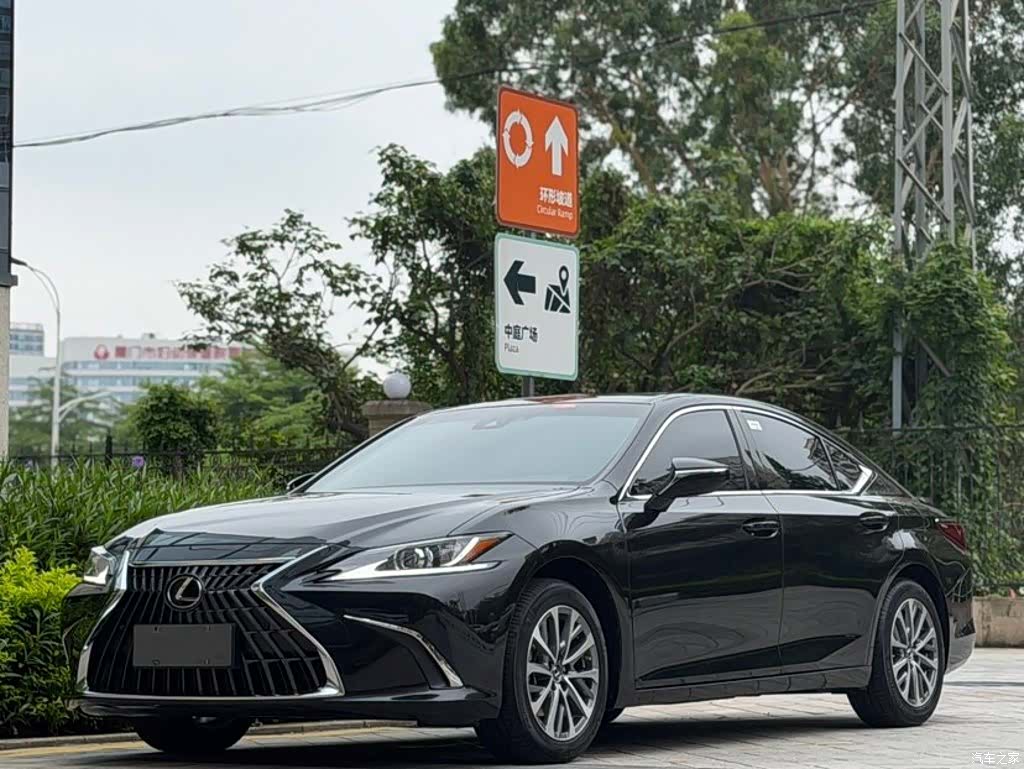 Lexus ES, 2024 3