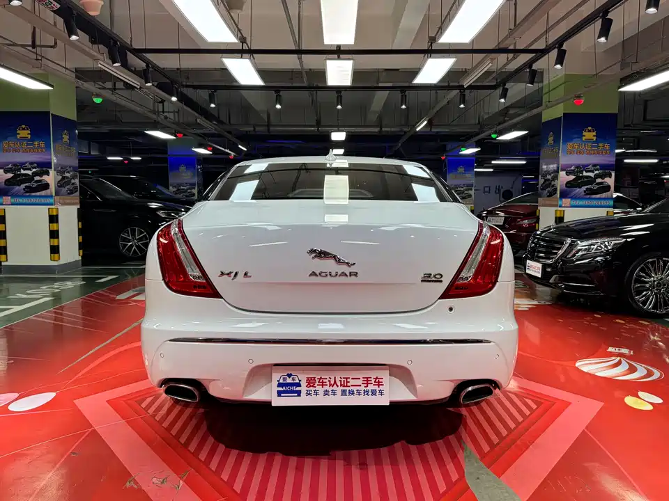 Jaguar XJ Jaguar XJ