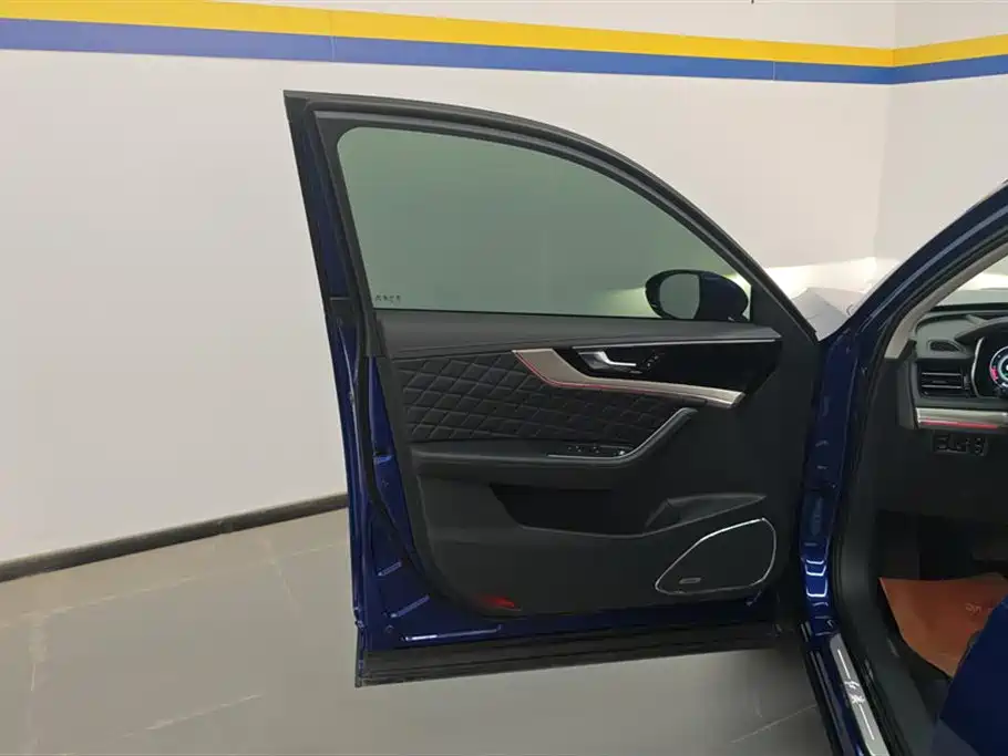 Hongqi HS5