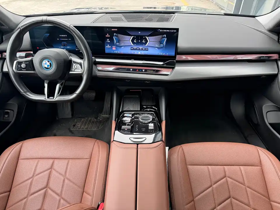 BMW i5