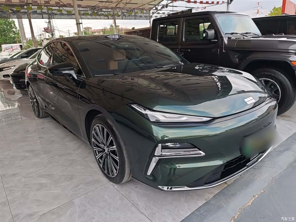 Geely 8, 2025 4