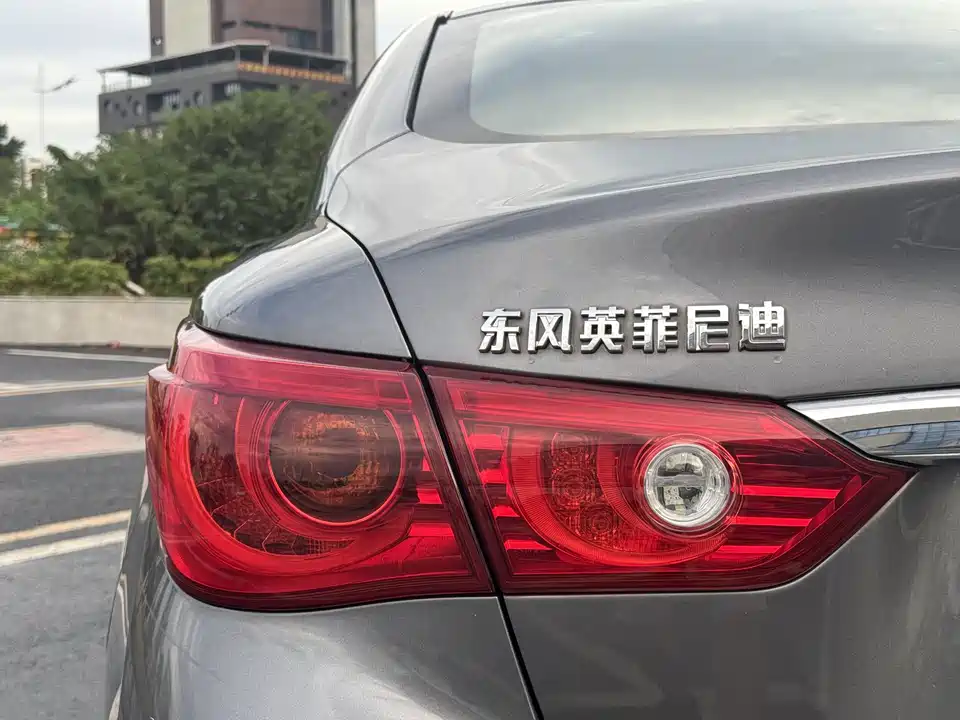 Infiniti Q50L