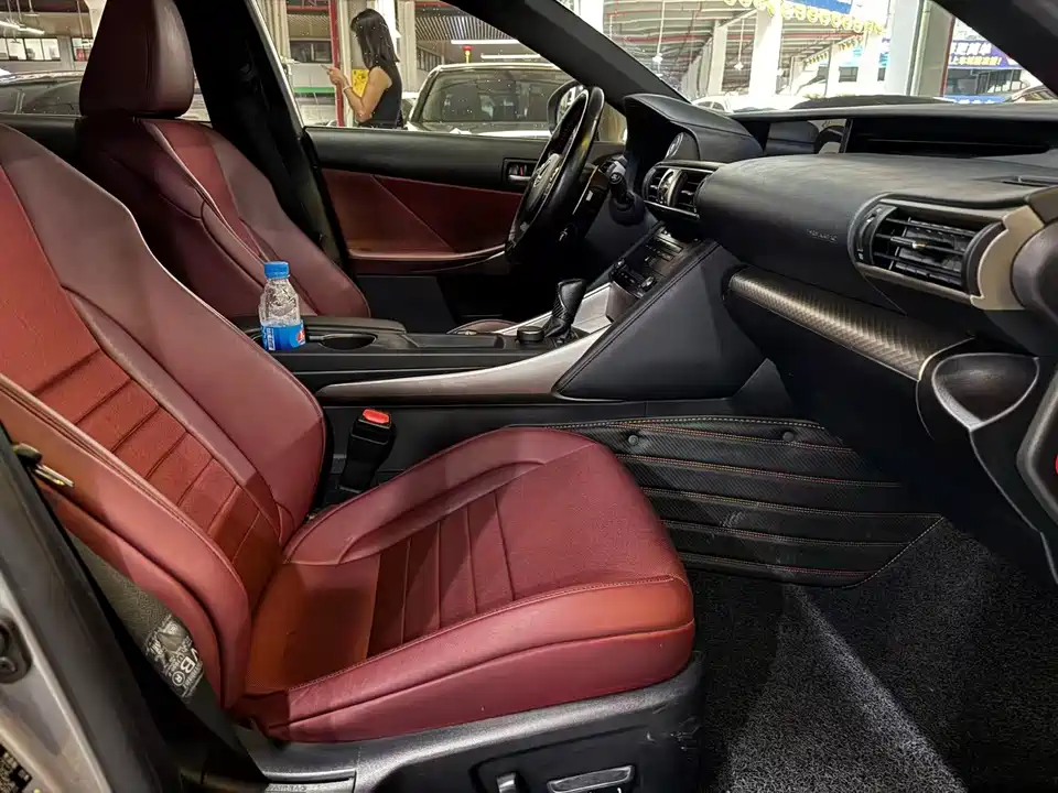 Lexus IS