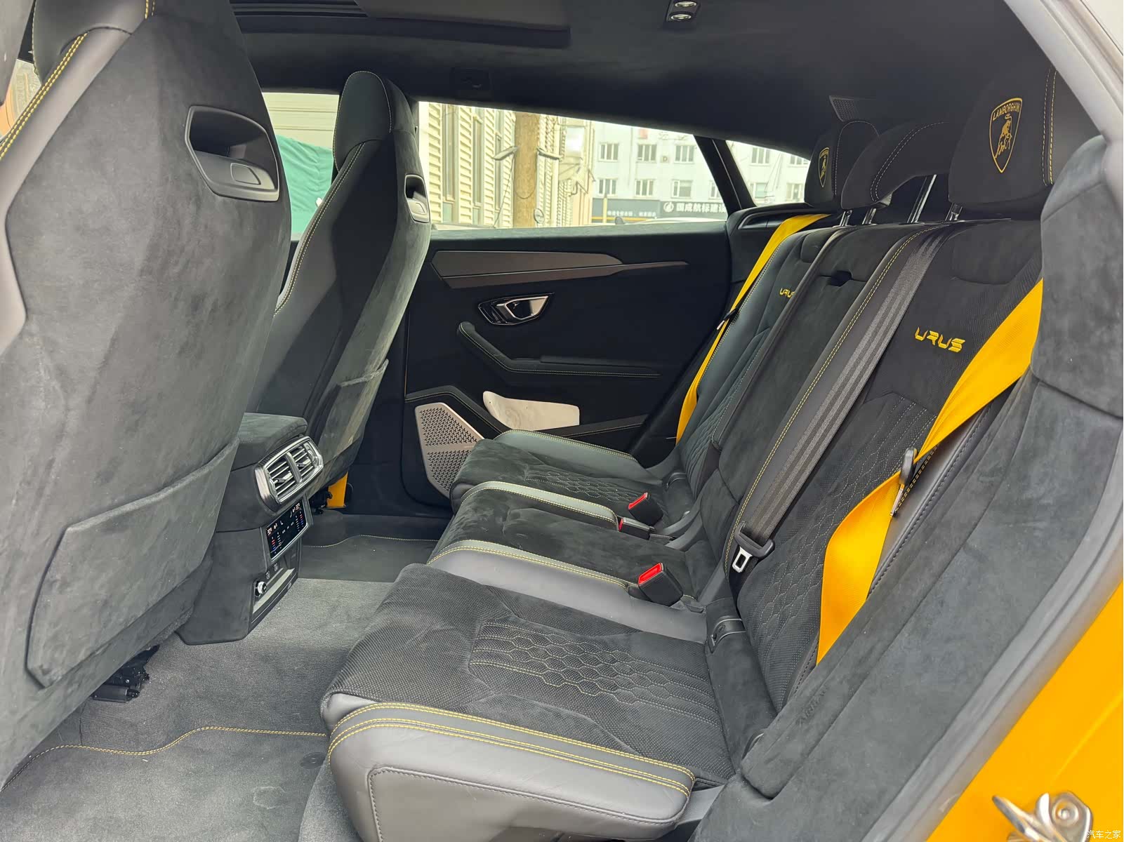 Lamborghini Urus, 2023 11