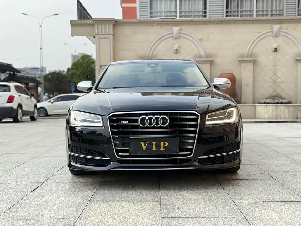 Audi S8