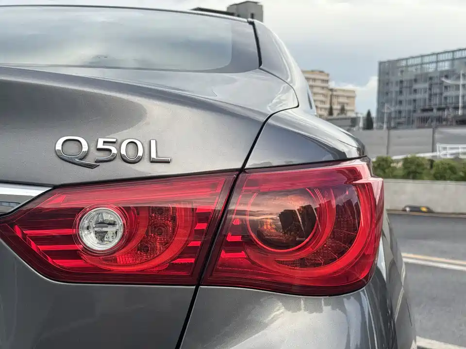 Infiniti Q50L
