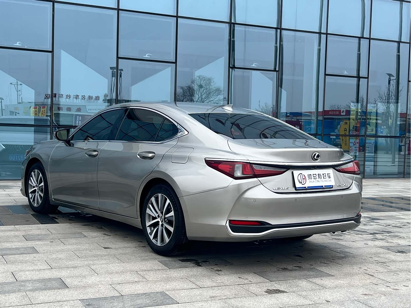Lexus ES, 2018 4