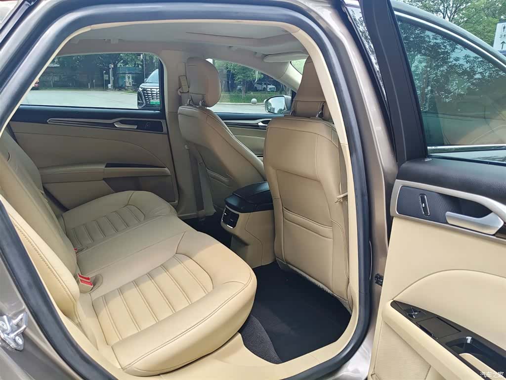 Ford Mondeo, 2015 12
