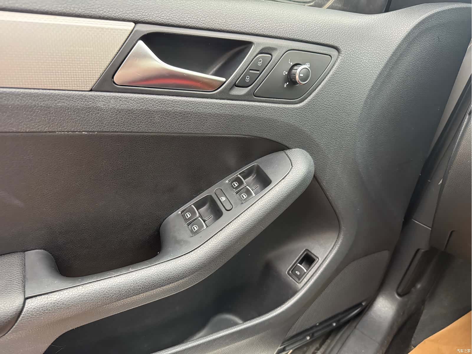 Volkswagen Sagitar, 2012 9