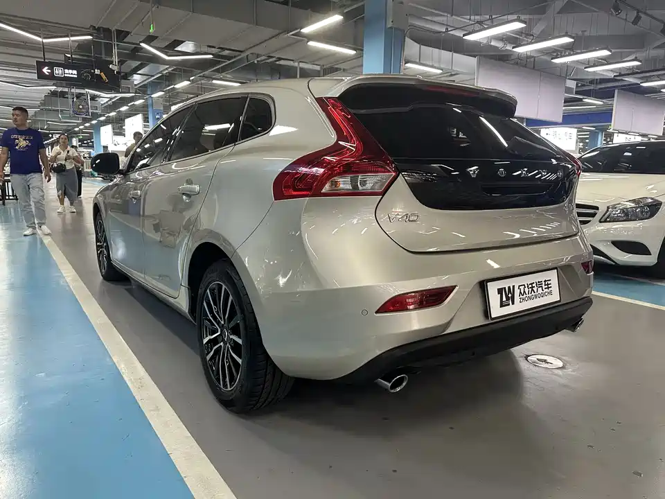 Volvo V40