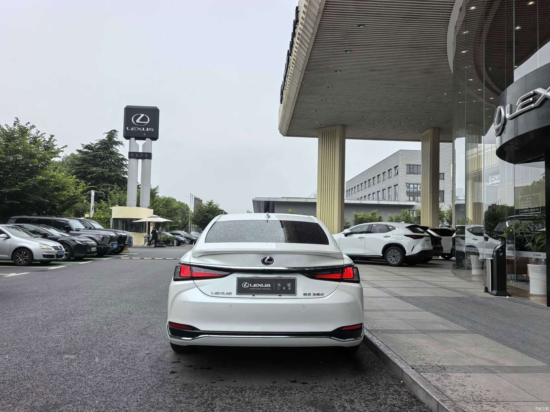 Lexus ES, 2022 16