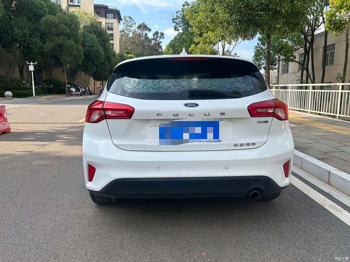Ford Focus, 2019 11