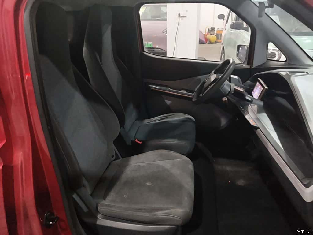 Wuling E200, 2019 25
