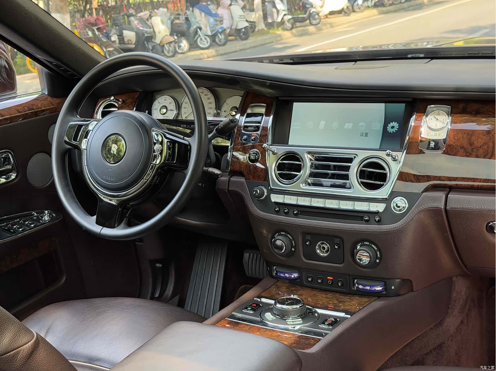 Rolls-Royce Ghost, 2015 17