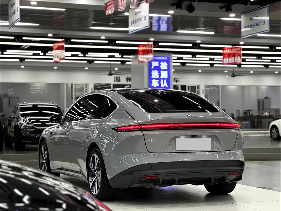 NIO ET5