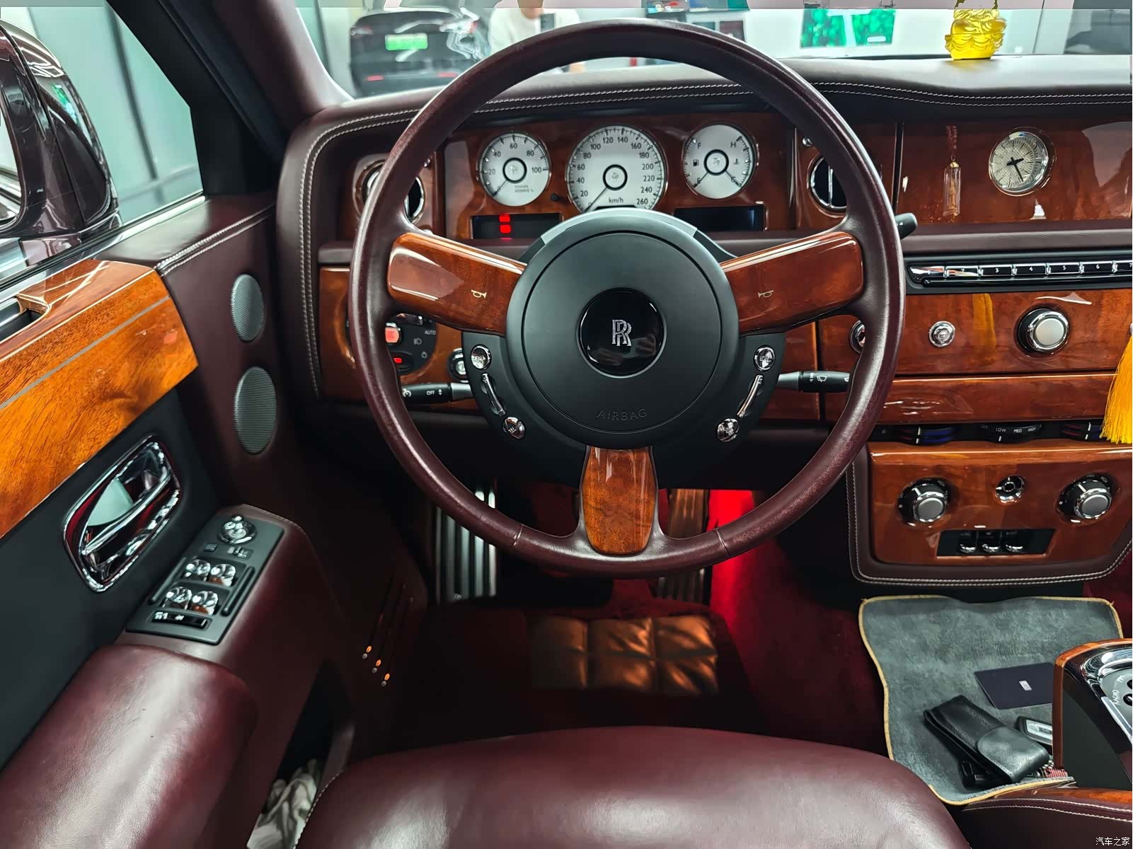 Rolls-Royce Phantom, 2016 13