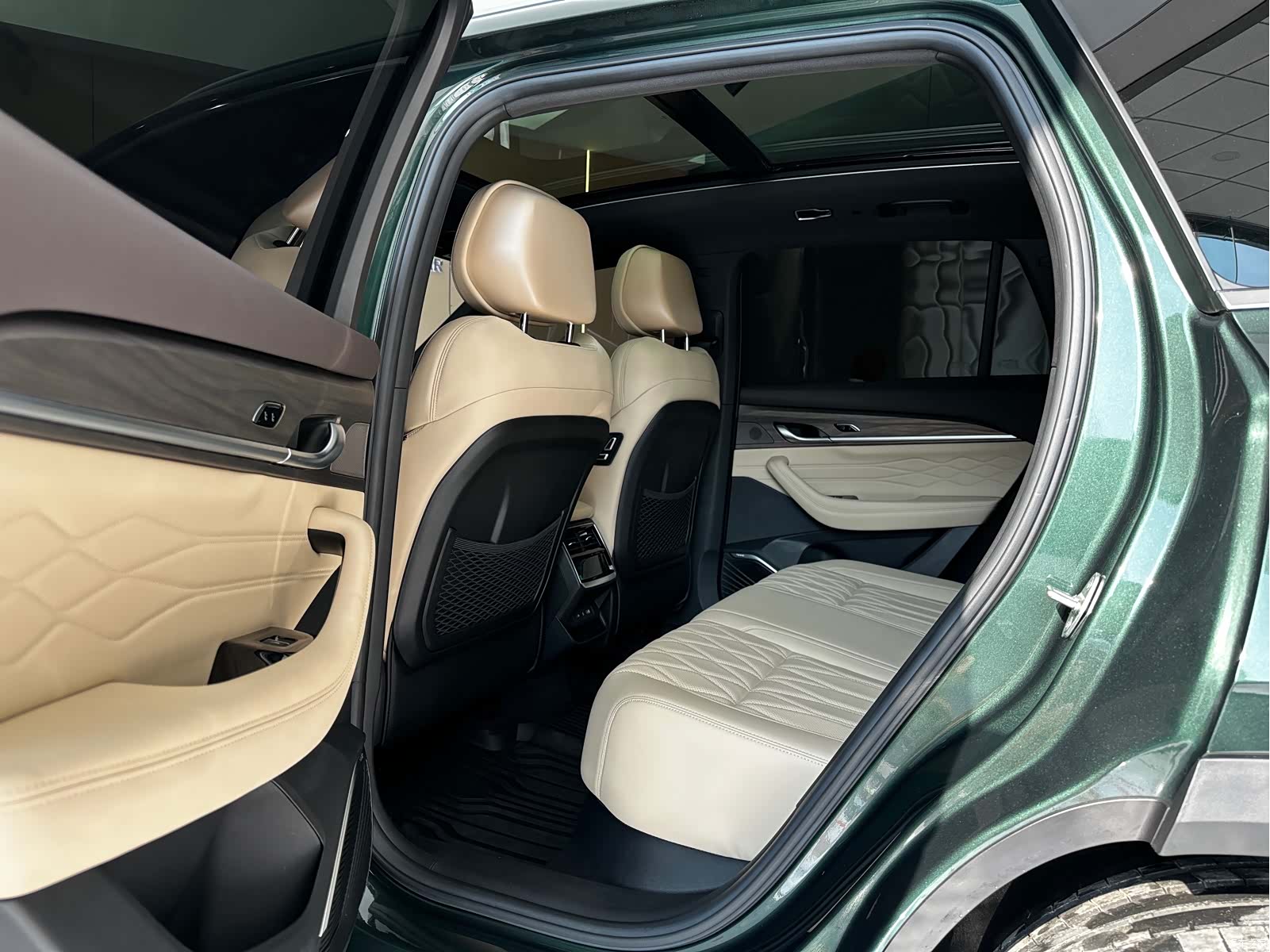 Geely Xingyue L, 2025 10