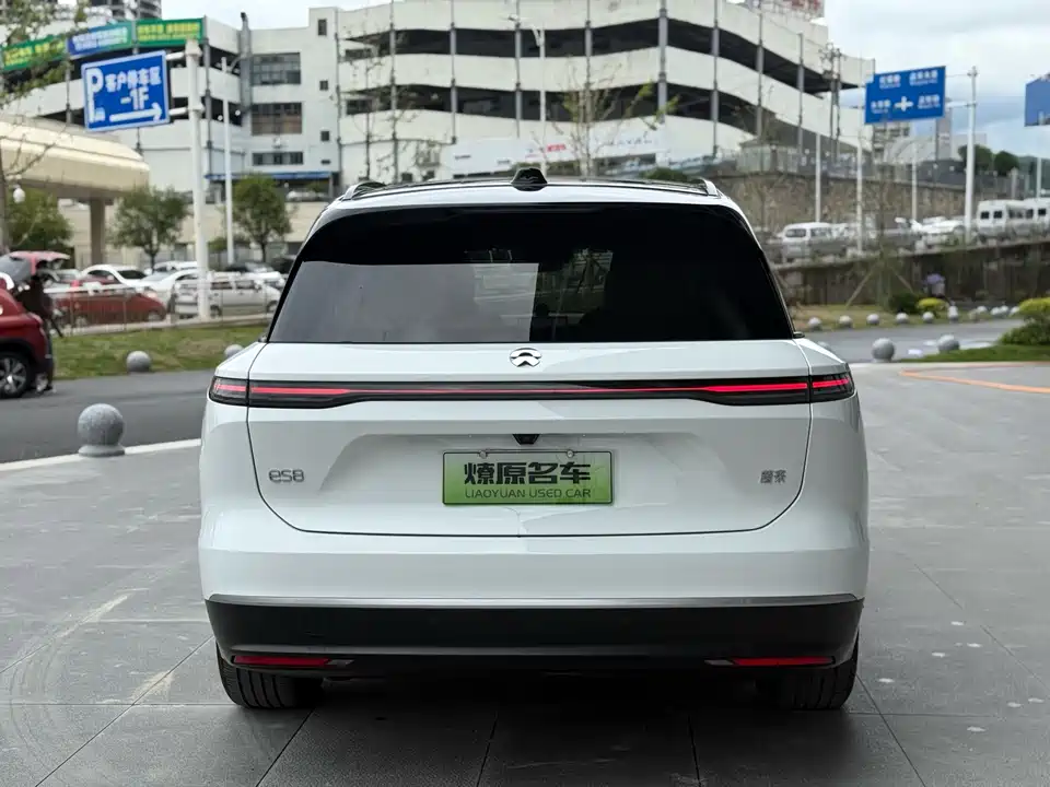 NIO ES8