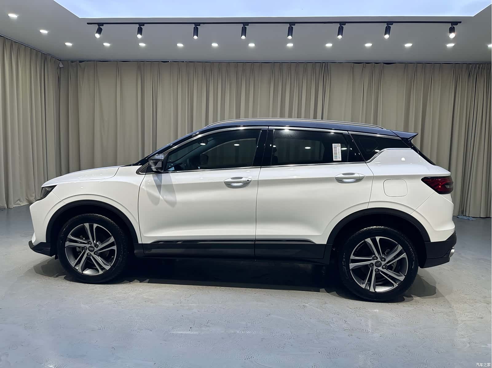 Geely Coolray, 2022 4
