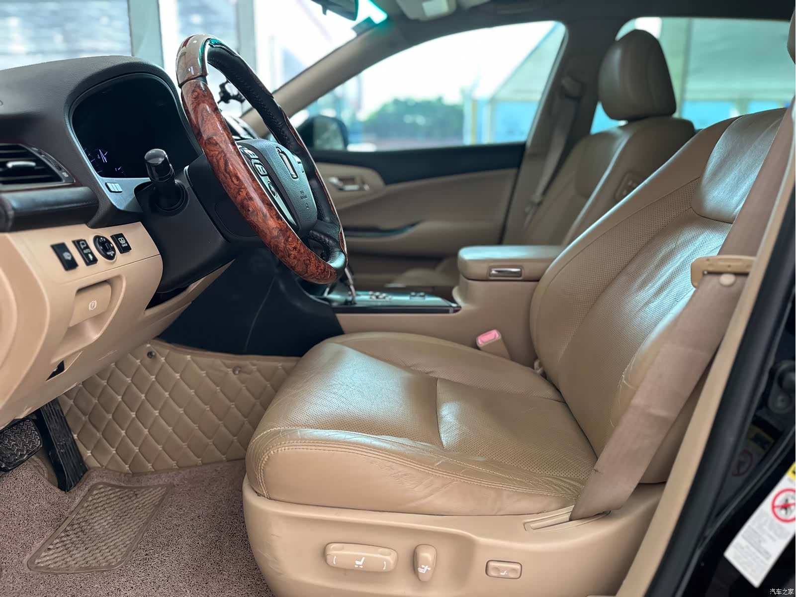 Toyota Crown, 2012 6