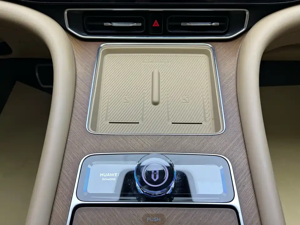 AITO Ask the world M9