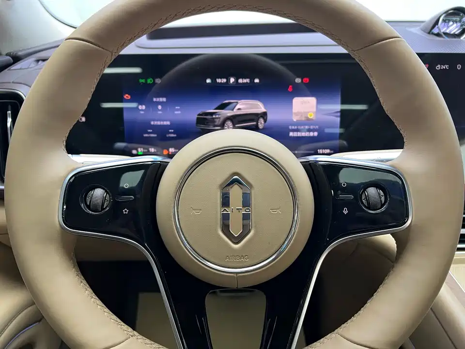 AITO Ask the world M9