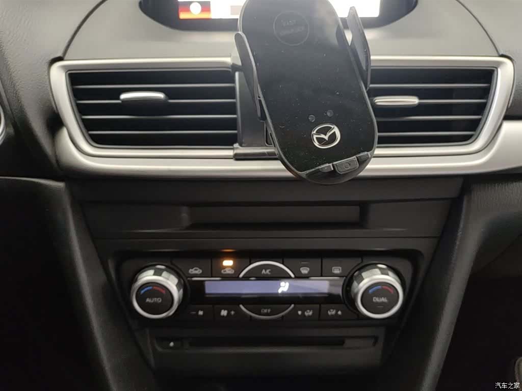 Mazda Mazda3, 2017 13