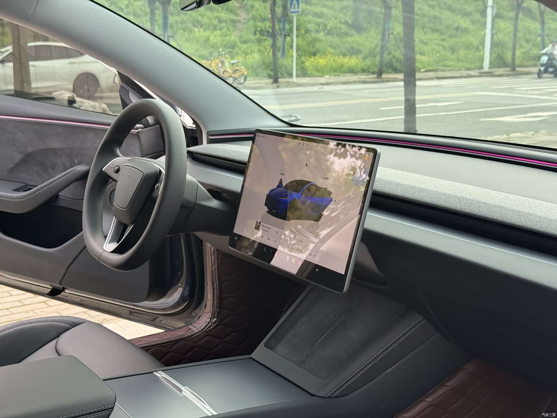 Tesla Model 3, 2025 8