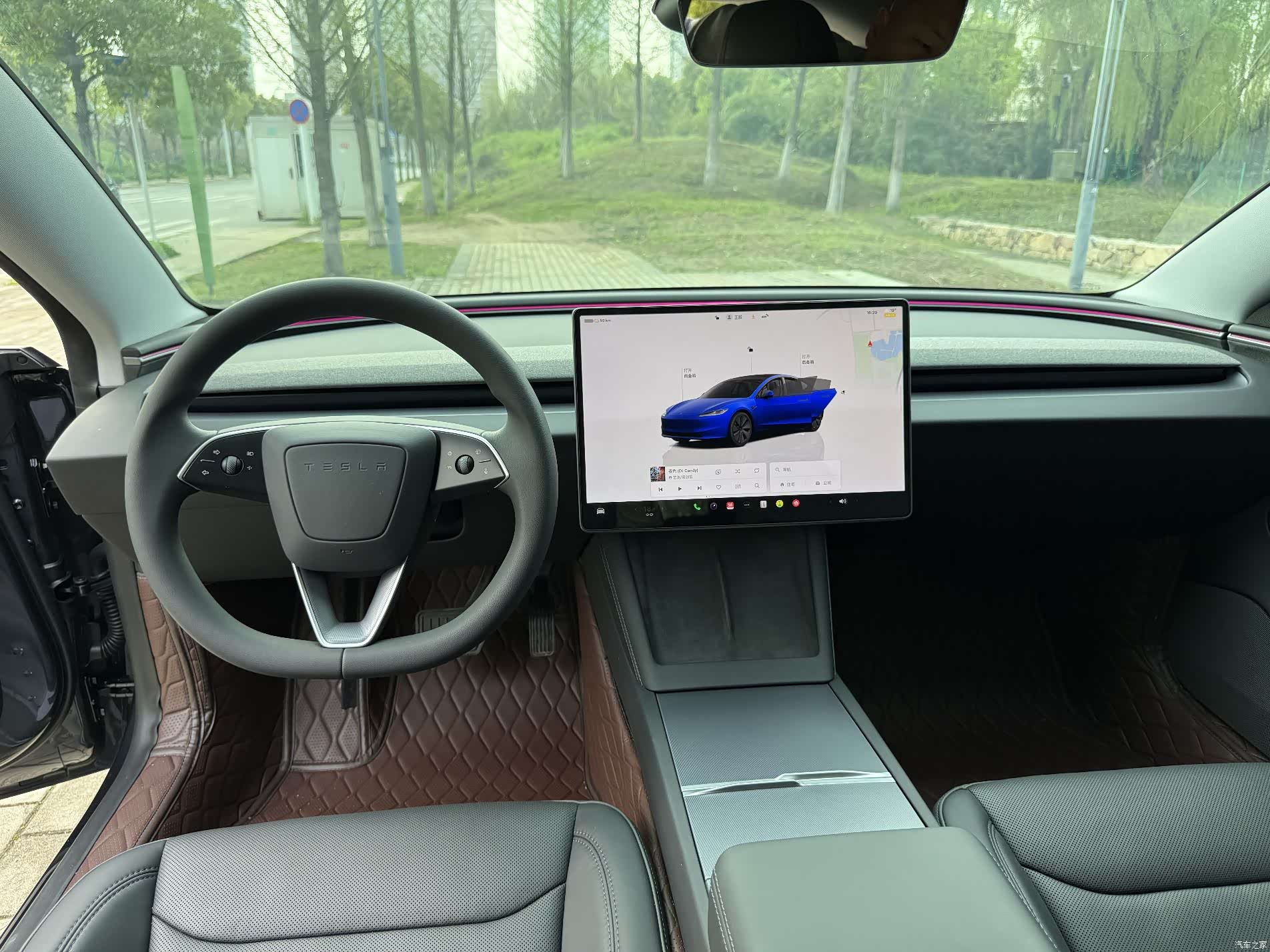 Tesla Model 3, 2025 13
