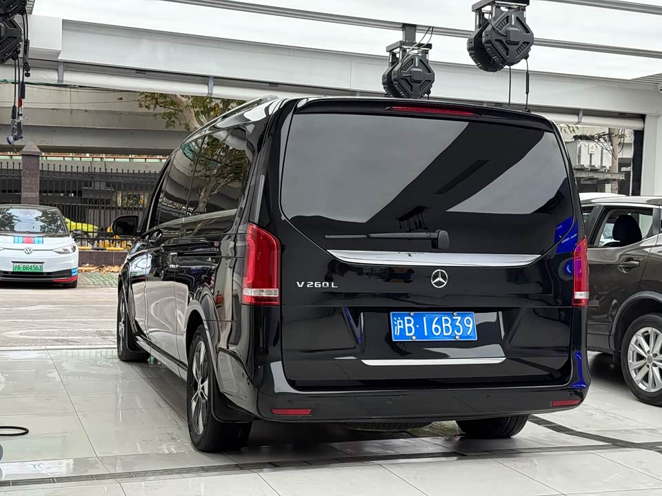 Mercedes-Benz V-class