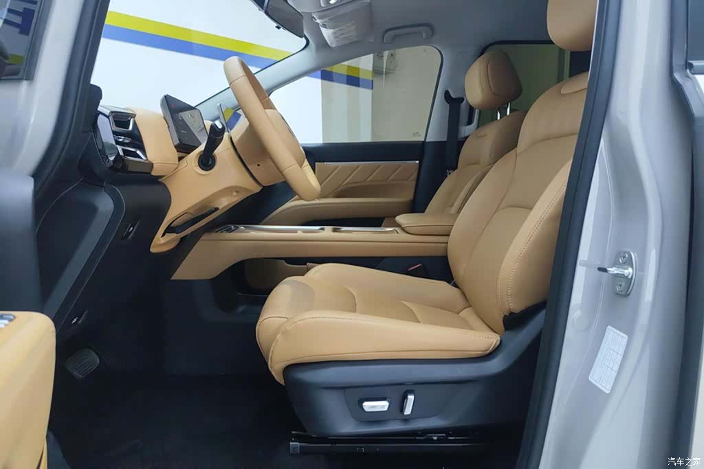 Wuling 730, 2025 9